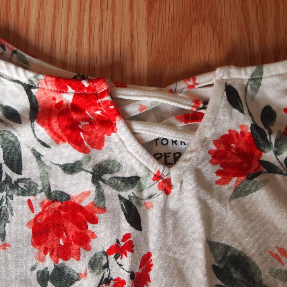 Torrid Floral Tank - Picture 2 of 6